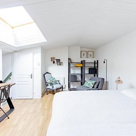 Superbe Duplex De 70M2 Avec 2 Chambres En Hyper Centre Au Calme Sur Cour Classe 3 Etoiles Avec Parking En Option La Rochelle  Exterior photo