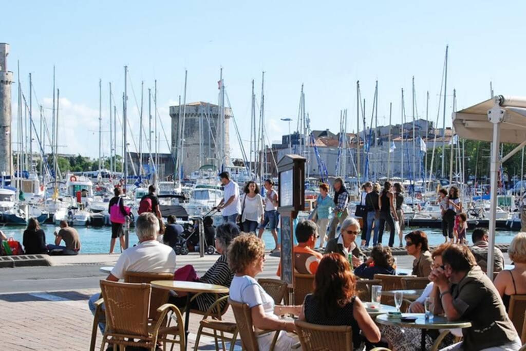 Superbe Duplex De 70M2 Avec 2 Chambres En Hyper Centre Au Calme Sur Cour Classe 3 Etoiles Avec Parking En Option La Rochelle  Exterior photo