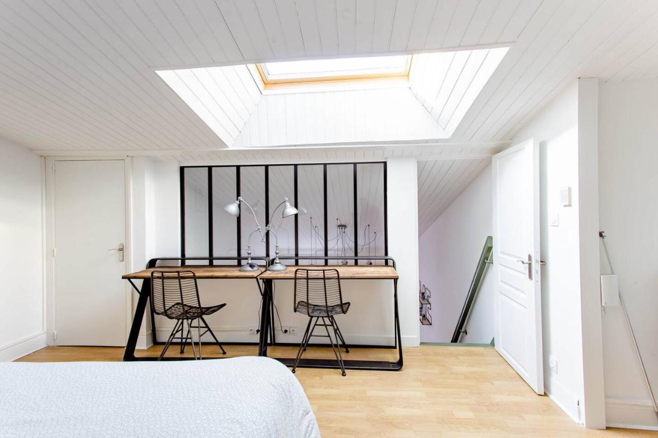 Superbe Duplex De 70M2 Avec 2 Chambres En Hyper Centre Au Calme Sur Cour Classe 3 Etoiles Avec Parking En Option La Rochelle  Exterior photo