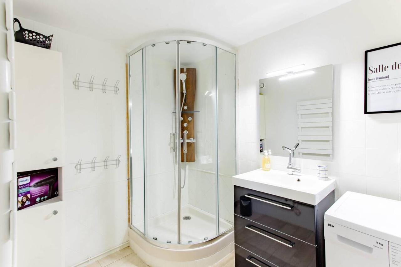 Superbe Duplex De 70M2 Avec 2 Chambres En Hyper Centre Au Calme Sur Cour Classe 3 Etoiles Avec Parking En Option La Rochelle  Exterior photo